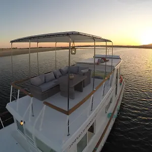 https://barco-casa-ilha-da-culatra.hotelaalgarve.com